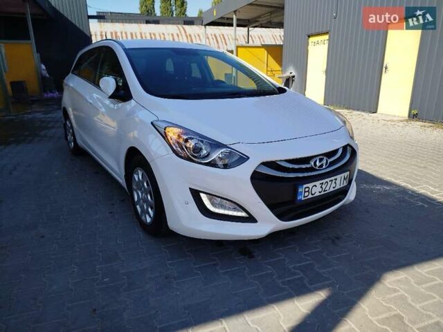 Белый Хендай i30, объемом двигателя 1.6 л и пробегом 234 тыс. км за 7999 $, фото 6 на Automoto.ua