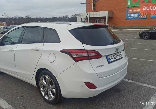 Белый Хендай i30, объемом двигателя 1.58 л и пробегом 252 тыс. км за 9500 $, фото 2 на Automoto.ua