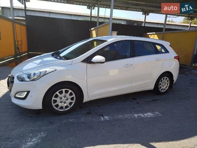 Белый Хендай i30, объемом двигателя 1.6 л и пробегом 234 тыс. км за 7999 $, фото 51 на Automoto.ua