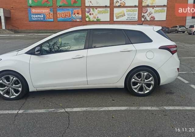 Белый Хендай i30, объемом двигателя 1.58 л и пробегом 252 тыс. км за 9500 $, фото 10 на Automoto.ua