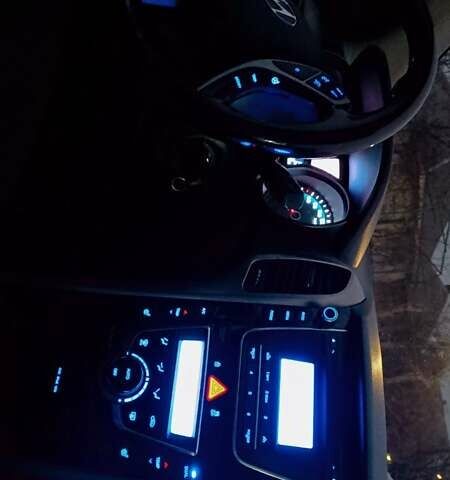 Белый Хендай i30, объемом двигателя 1.6 л и пробегом 204 тыс. км за 10500 $, фото 6 на Automoto.ua