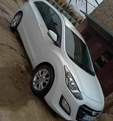 Белый Хендай i30, объемом двигателя 1.6 л и пробегом 204 тыс. км за 10500 $, фото 2 на Automoto.ua