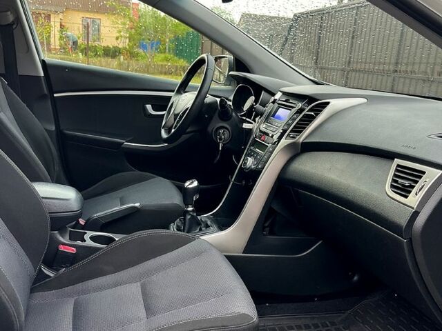 Белый Хендай i30, объемом двигателя 1.6 л и пробегом 223 тыс. км за 8600 $, фото 10 на Automoto.ua
