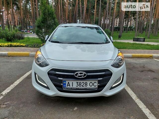 Белый Хендай i30, объемом двигателя 1.6 л и пробегом 220 тыс. км за 11200 $, фото 19 на Automoto.ua