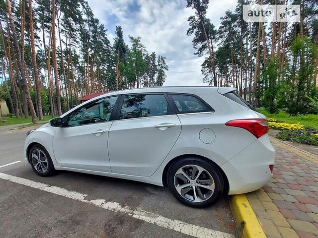 Белый Хендай i30, объемом двигателя 1.6 л и пробегом 220 тыс. км за 11200 $, фото 3 на Automoto.ua