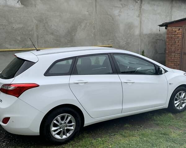 Білий Хендай i30, об'ємом двигуна 1.58 л та пробігом 240 тис. км за 9999 $, фото 9 на Automoto.ua