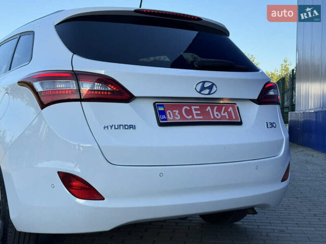 Белый Хендай i30, объемом двигателя 1.6 л и пробегом 200 тыс. км за 10700 $, фото 6 на Automoto.ua