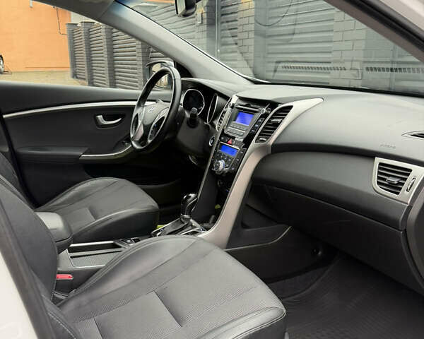 Білий Хендай i30, об'ємом двигуна 1.6 л та пробігом 217 тис. км за 10900 $, фото 28 на Automoto.ua