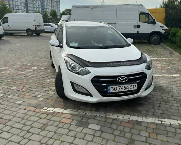 Белый Хендай i30, объемом двигателя 1.6 л и пробегом 284 тыс. км за 7900 $, фото 21 на Automoto.ua