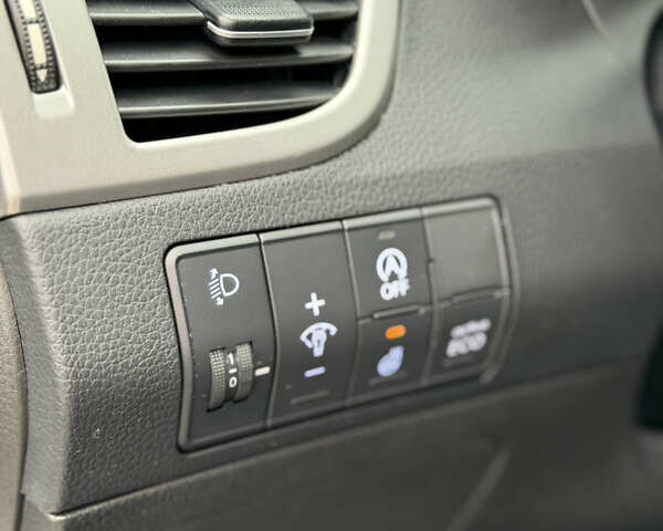 Білий Хендай i30, об'ємом двигуна 1.6 л та пробігом 217 тис. км за 10900 $, фото 18 на Automoto.ua