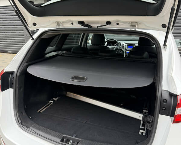 Білий Хендай i30, об'ємом двигуна 1.6 л та пробігом 217 тис. км за 10900 $, фото 25 на Automoto.ua