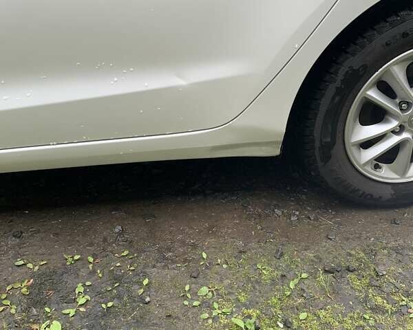 Білий Хендай i30, об'ємом двигуна 1.58 л та пробігом 240 тис. км за 9999 $, фото 6 на Automoto.ua