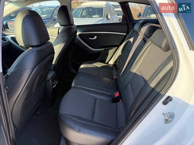 Белый Хендай i30, объемом двигателя 1.6 л и пробегом 218 тыс. км за 10950 $, фото 25 на Automoto.ua