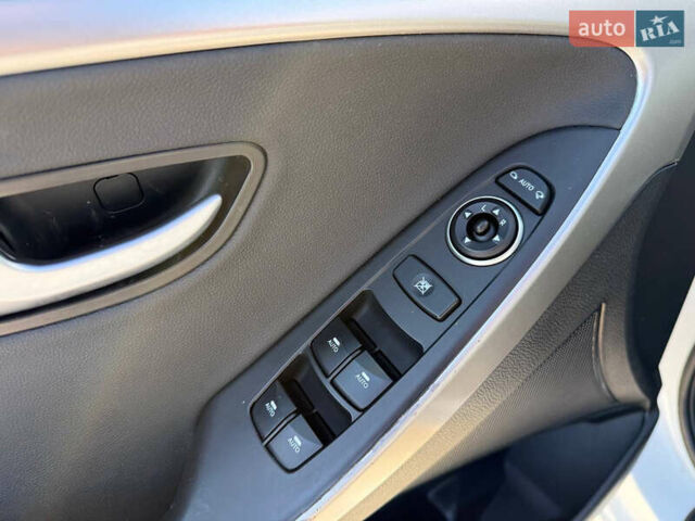 Белый Хендай i30, объемом двигателя 1.6 л и пробегом 218 тыс. км за 10950 $, фото 14 на Automoto.ua