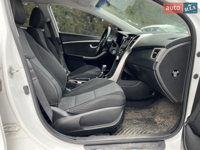 Белый Хендай i30, объемом двигателя 1.58 л и пробегом 207 тыс. км за 9000 $, фото 18 на Automoto.ua