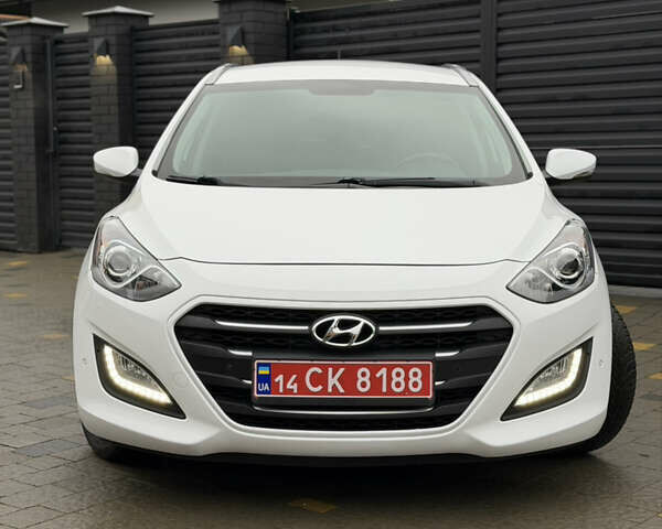 Білий Хендай i30, об'ємом двигуна 1.6 л та пробігом 217 тис. км за 10900 $, фото 5 на Automoto.ua