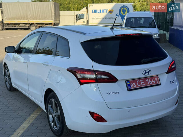 Белый Хендай i30, объемом двигателя 1.6 л и пробегом 200 тыс. км за 10700 $, фото 4 на Automoto.ua