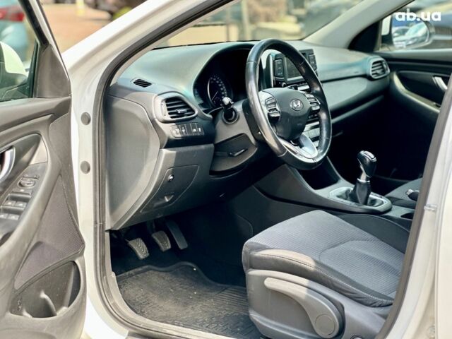 Белый Хендай i30, объемом двигателя 1.6 л и пробегом 208 тыс. км за 10700 $, фото 8 на Automoto.ua