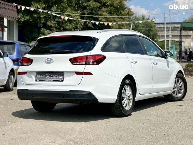 Белый Хендай i30, объемом двигателя 1.6 л и пробегом 208 тыс. км за 10700 $, фото 4 на Automoto.ua