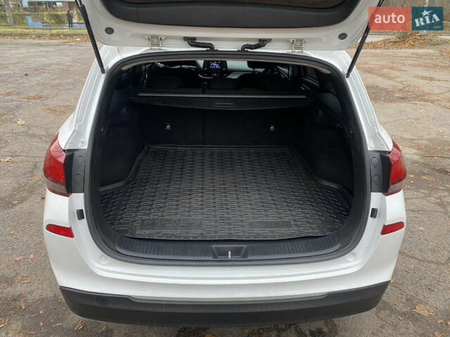 Білий Хендай i30, об'ємом двигуна 1.37 л та пробігом 185 тис. км за 12800 $, фото 13 на Automoto.ua
