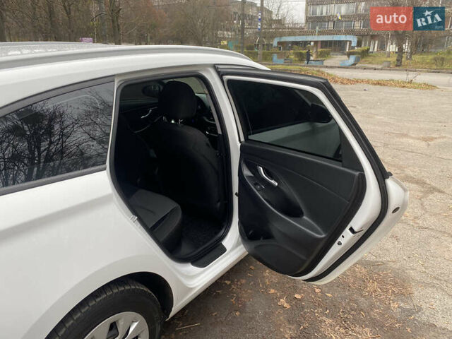 Білий Хендай i30, об'ємом двигуна 1.37 л та пробігом 185 тис. км за 12800 $, фото 12 на Automoto.ua