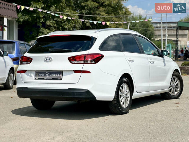 Хендай i30 2017 в Киеве на Automoto.ua Белый Хендай i30, объемом двигателя 1.58 л и пробегом 208 тыс. км за 10200 $, фото 4 на Automoto.ua
