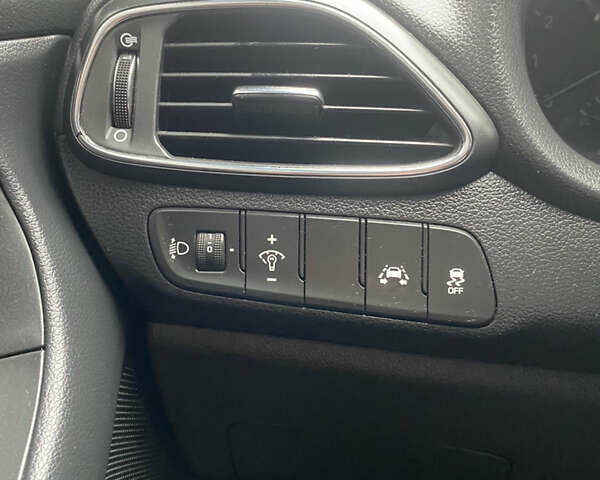 Білий Хендай i30, об'ємом двигуна 1.37 л та пробігом 185 тис. км за 12800 $, фото 18 на Automoto.ua