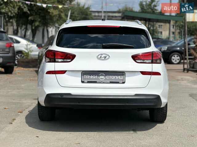 Хендай i30 2017 в Киеве на Automoto.ua Белый Хендай i30, объемом двигателя 1.58 л и пробегом 208 тыс. км за 10200 $, фото 3 на Automoto.ua