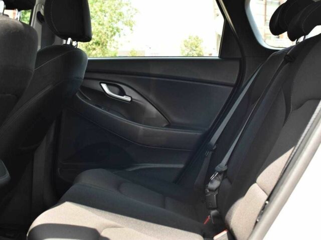 Білий Хендай i30, об'ємом двигуна 1.6 л та пробігом 220 тис. км за 12400 $, фото 19 на Automoto.ua