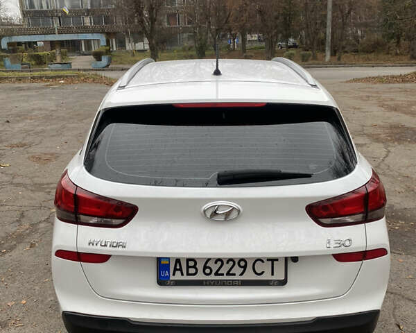 Білий Хендай i30, об'ємом двигуна 1.37 л та пробігом 185 тис. км за 12800 $, фото 5 на Automoto.ua