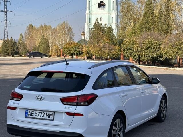 Белый Хендай i30, объемом двигателя 0.16 л и пробегом 216 тыс. км за 13999 $, фото 3 на Automoto.ua