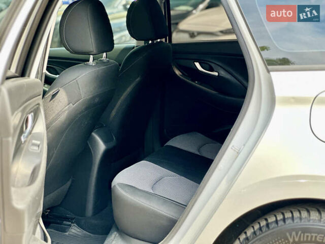 Хендай i30 2017 в Киеве на Automoto.ua Белый Хендай i30, объемом двигателя 1.58 л и пробегом 208 тыс. км за 10200 $, фото 14 на Automoto.ua