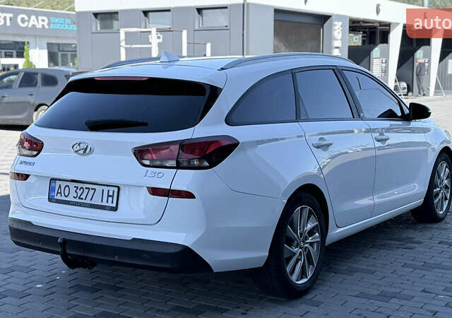 Білий Хендай i30, об'ємом двигуна 1.58 л та пробігом 216 тис. км за 11750 $, фото 12 на Automoto.ua