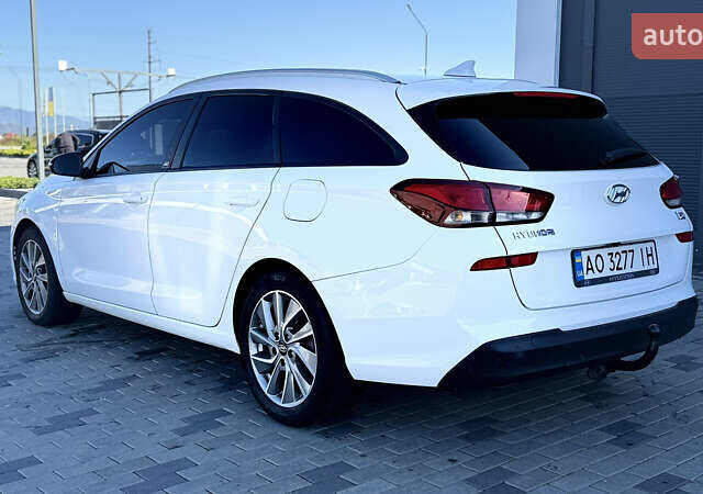 Білий Хендай i30, об'ємом двигуна 1.58 л та пробігом 216 тис. км за 11750 $, фото 6 на Automoto.ua