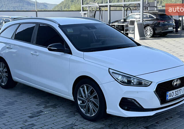 Білий Хендай i30, об'ємом двигуна 1.58 л та пробігом 216 тис. км за 11750 $, фото 10 на Automoto.ua