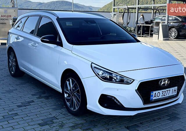 Білий Хендай i30, об'ємом двигуна 1.58 л та пробігом 216 тис. км за 11750 $, фото 2 на Automoto.ua