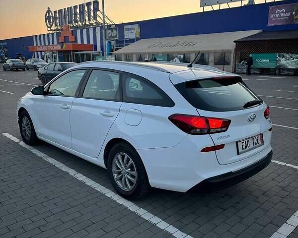 Білий Хендай i30, об'ємом двигуна 1.58 л та пробігом 254 тис. км за 9250 $, фото 5 на Automoto.ua
