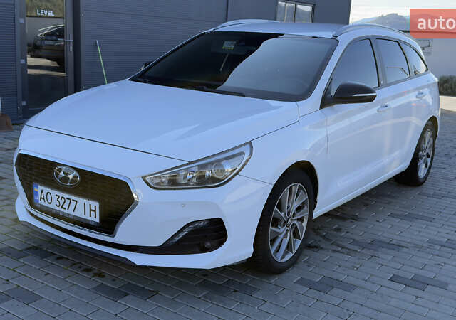 Білий Хендай i30, об'ємом двигуна 1.58 л та пробігом 216 тис. км за 11750 $, фото 15 на Automoto.ua