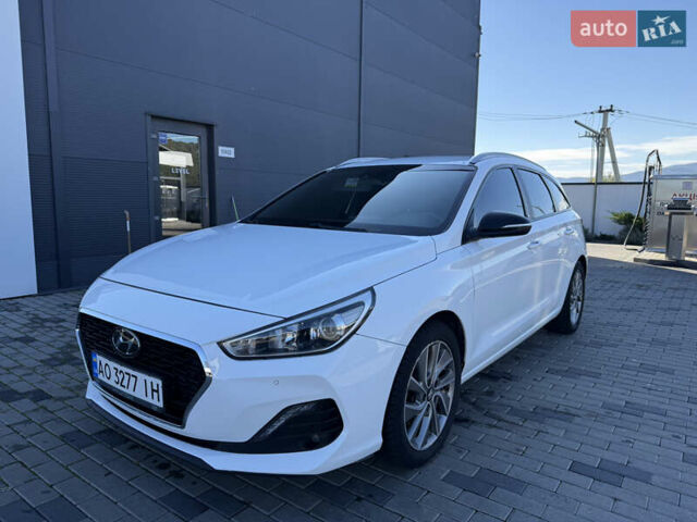 Білий Хендай i30, об'ємом двигуна 1.58 л та пробігом 216 тис. км за 11750 $, фото 20 на Automoto.ua