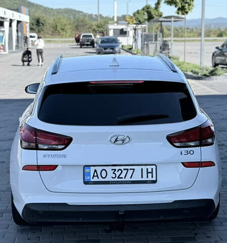 Білий Хендай i30, об'ємом двигуна 1.58 л та пробігом 216 тис. км за 11750 $, фото 13 на Automoto.ua