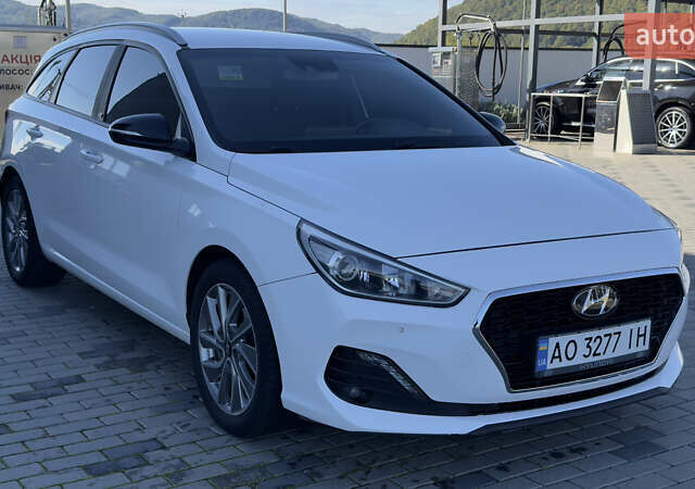 Білий Хендай i30, об'ємом двигуна 1.58 л та пробігом 216 тис. км за 11750 $, фото 17 на Automoto.ua