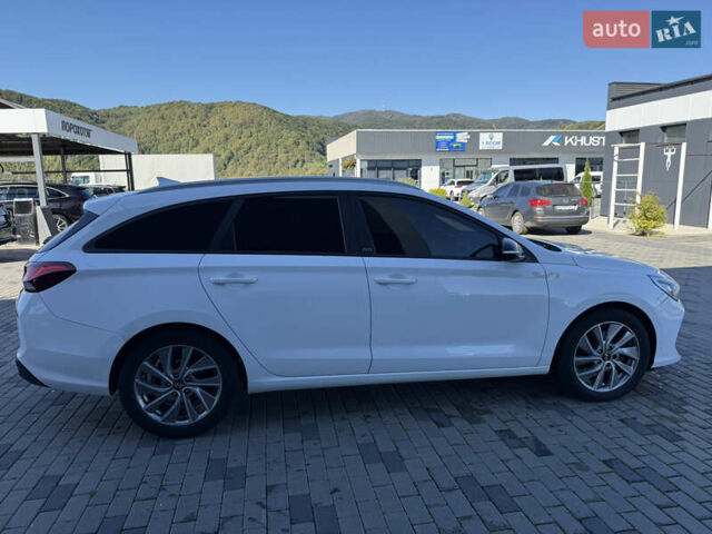 Білий Хендай i30, об'ємом двигуна 1.58 л та пробігом 216 тис. км за 11750 $, фото 24 на Automoto.ua