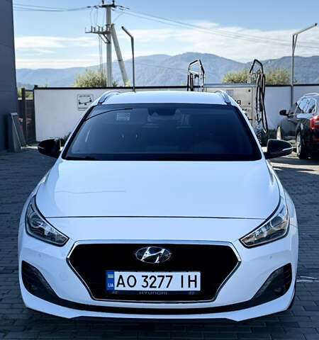 Білий Хендай i30, об'ємом двигуна 1.58 л та пробігом 216 тис. км за 11750 $, фото 1 на Automoto.ua