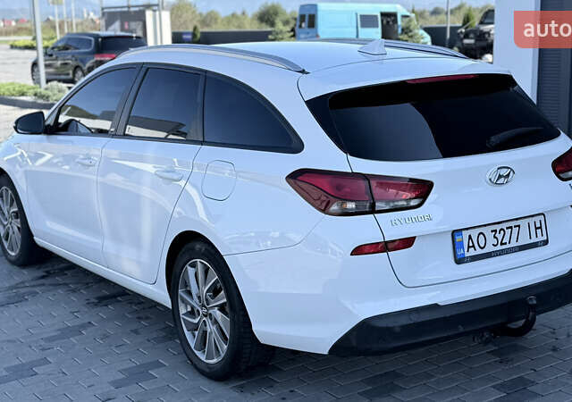 Білий Хендай i30, об'ємом двигуна 1.58 л та пробігом 216 тис. км за 11750 $, фото 14 на Automoto.ua