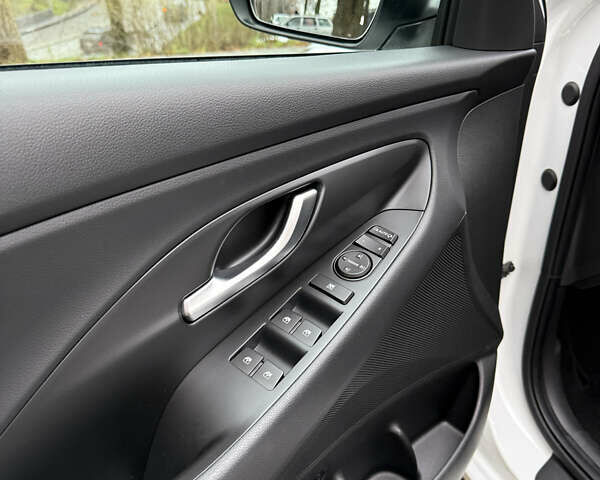 Белый Хендай i30, объемом двигателя 0 л и пробегом 53 тыс. км за 16000 $, фото 22 на Automoto.ua