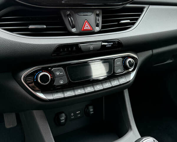 Белый Хендай i30, объемом двигателя 0 л и пробегом 53 тыс. км за 16000 $, фото 26 на Automoto.ua