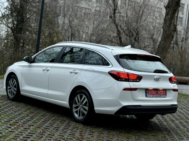 Белый Хендай i30, объемом двигателя 1.4 л и пробегом 53 тыс. км за 16000 $, фото 5 на Automoto.ua