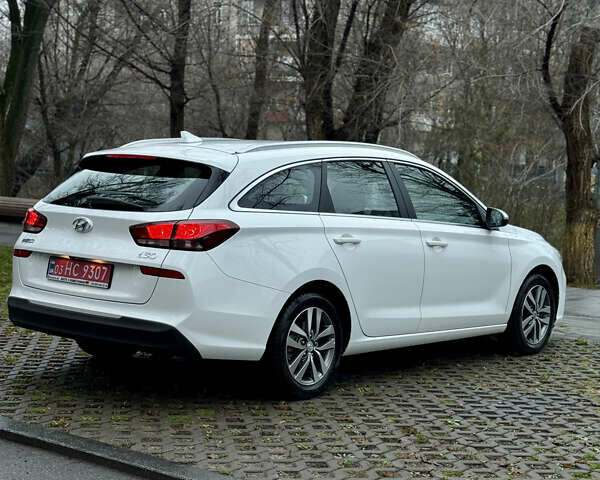 Белый Хендай i30, объемом двигателя 0 л и пробегом 53 тыс. км за 16000 $, фото 20 на Automoto.ua