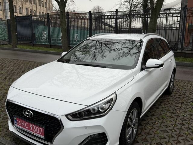 Белый Хендай i30, объемом двигателя 1.4 л и пробегом 53 тыс. км за 16000 $, фото 1 на Automoto.ua