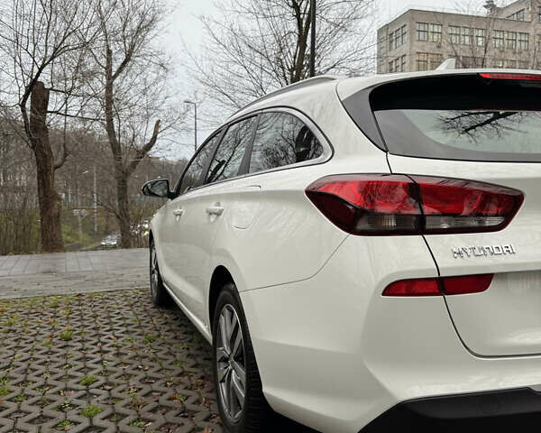 Белый Хендай i30, объемом двигателя 0 л и пробегом 53 тыс. км за 16000 $, фото 7 на Automoto.ua